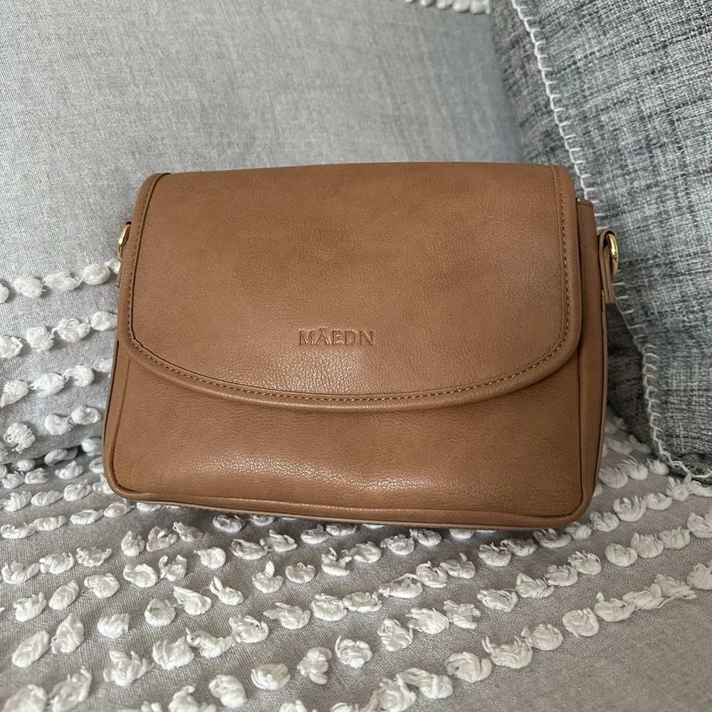 Māedn Crossbody - Camel